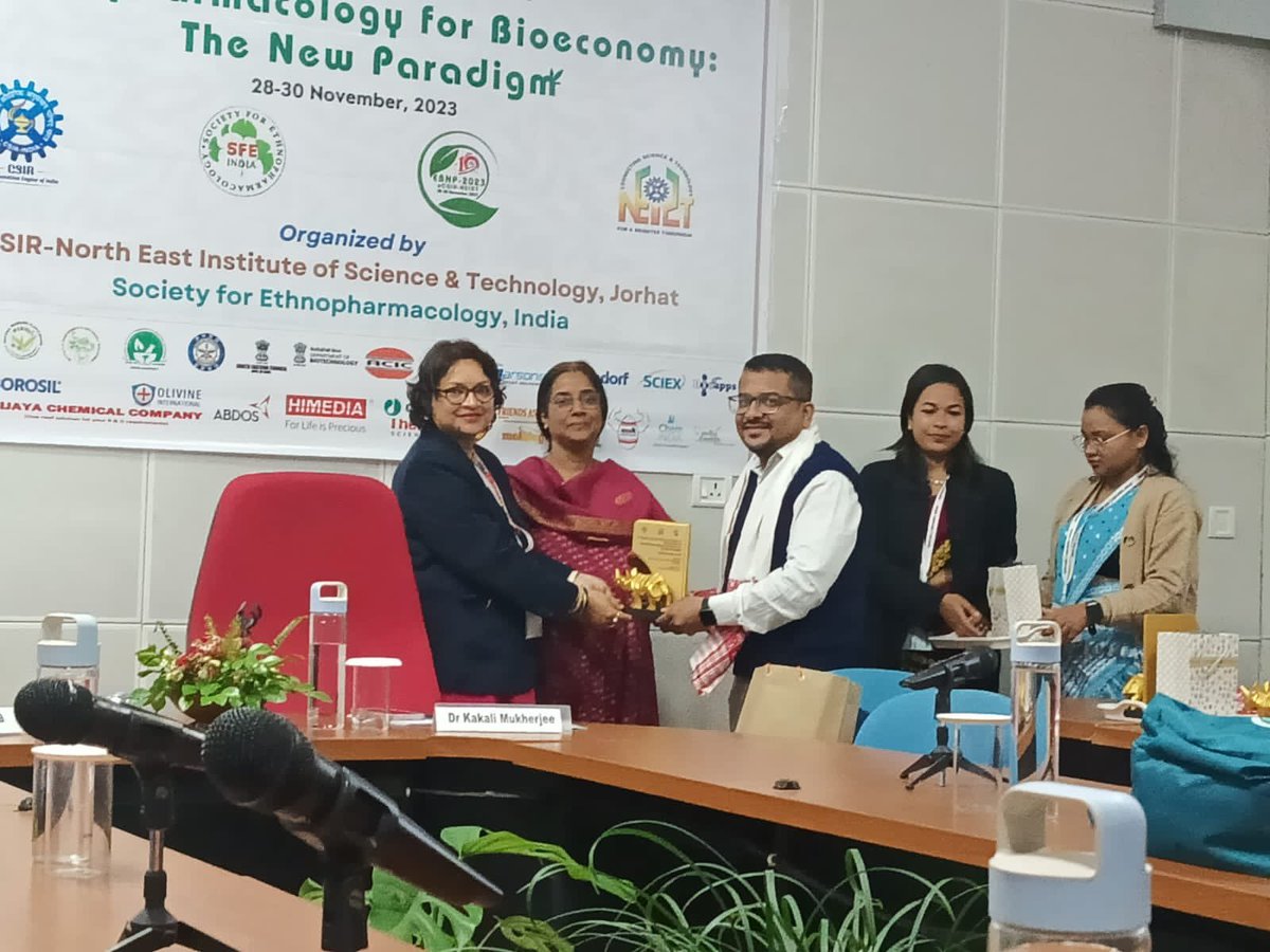 Chairing a scientific session with Dr Kakali Mukharjee in the National conference on ‘Ethnopharmacology for Bioeconomy: A New Paradigm’ organised by Society of Ethnopharmacology, India in association with CSIR-NEIST during December 28-30, 2023 at CSIR-NEIST.