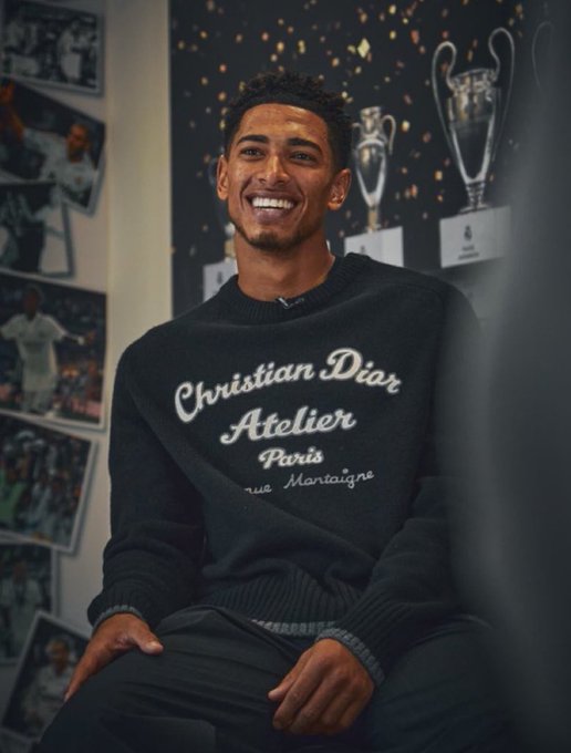 - جود بيلينجهام ؟

🗣️ مياتوفيتش (لاعب ريال مدريد سابقا): "طريقته في التكيف واللعب والتواصل مع زملائه الذين، دعونا لا ننسى، هم أيضًا لاعبين مهمين، أشخاص فازوا بخمس كؤوس أوروبية، رائع. الطريقة التي تمكن بها من التواصل مع ريال مدريد منذ الدقيقة الأولى تخبرني، أولاً، أنه فتى ذكي