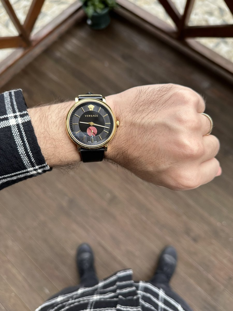 GM Fam ☀️ 🙋🏻‍♂️

Let’s close this week with this amazing Versace watch 😍

Connect with me. Say GM , Receive GM 🫂

#NFT #WatchCollector