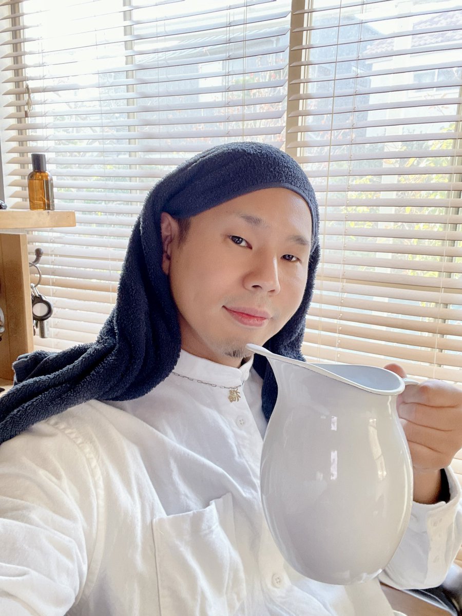 SandySPA77's tweet photo. 風呂上がりに頭にタオルを巻いてまったりしていたら

『牛乳を注ぎそうな男』

がそこにいた。笑

#印象派すぎる風呂上がり
#フェルメール https://t.co/dfSR1qFhLp