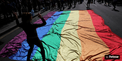 Dobel_Step's tweet photo. Rusia Larang LGBT
Mahkamah Agung Rusia pada Kamis (30/11) menetapkan aktivis LGBT sebagai ekstremis. Dengan ketetapan itu maka kelompok penyuka sesama jenis bisa ditangkap sampai diproses hukum.
https://t.co/c8cJ15WIw2 https://t.co/xpJWnnnc4N