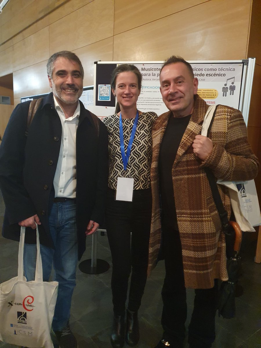 RobertoRelova's tweet photo. NO CONGRESO X  DE CONSMU.  A Coruña, falando da ESCOLA SUPERIOR DE ARTE DRAMATICA DE GALICIA.
Grazas e parabens a SEM-EE

@MSanchoClarinet https://t.co/cRRoLjUtOS