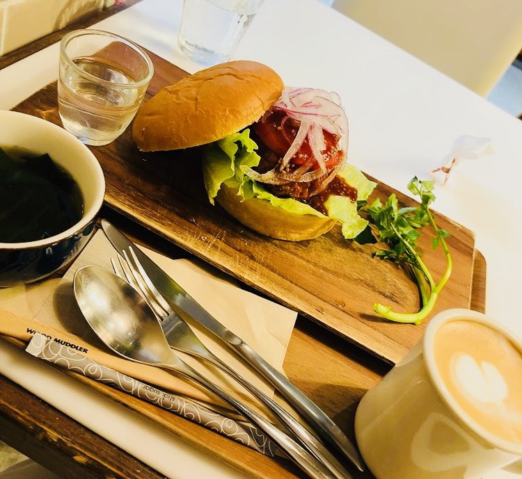美味しい〜やつは
ゼロカロリー♪^ ^🍔✨