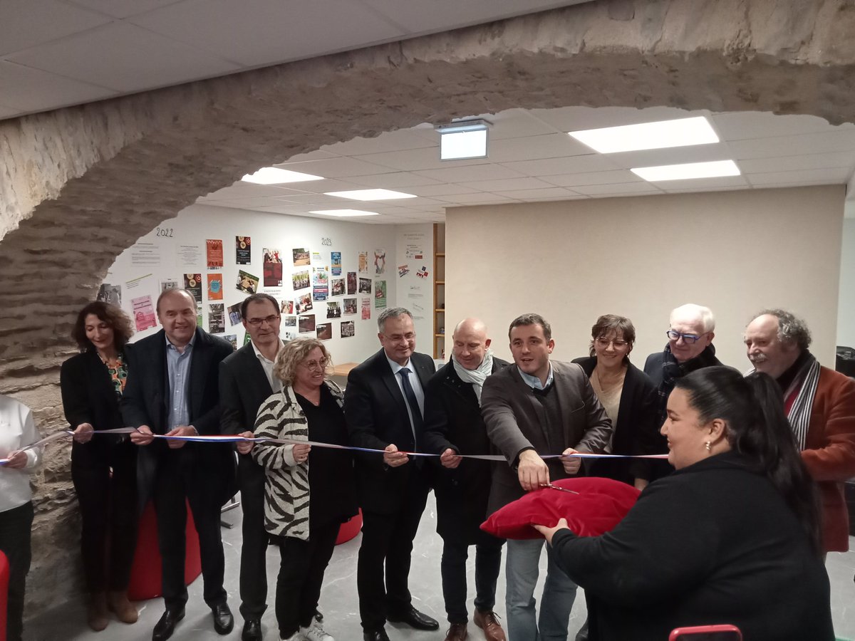 IEXacTlse's tweet photo. Les #internatsexcellence présents à l'inauguration de la Maison des Jeunes Citoyens.
👉Échanges
👉Partages
👉Ouverture
🙏 à la mairie @VillefranchedeR pour ces partenariats riches de nouvelles perspectives pour nos 👩🎓👨🎓
@MostafaFourar @dsden12 @Prefet12 @LyceeSavignac https://t.co/AKS0XY02Wh