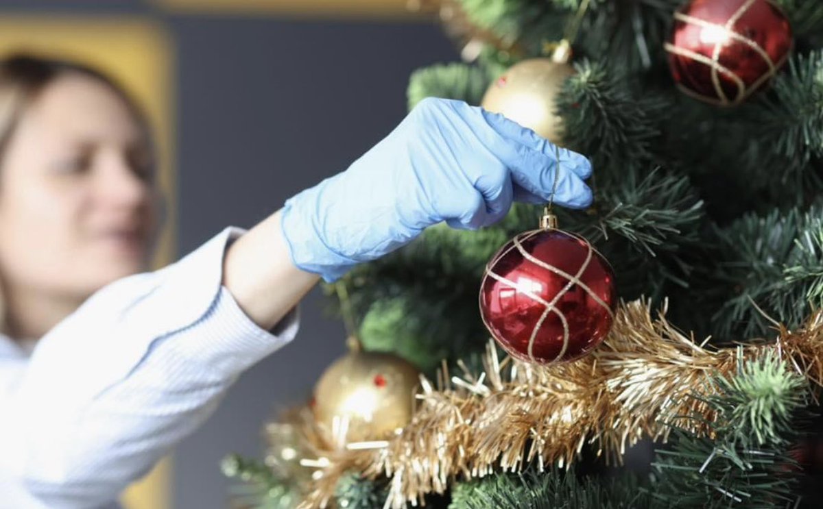 12 hacks of Christmas day 1 🤶

If you are getting ready to put up your Christmas tree 🎄 

Don't forget to wear rubber gloves whilst you fluff up the branches, your hands will thank you later.

🎄🎄🎄🎄🎄🎄🎄🎄🎄🎄🎄