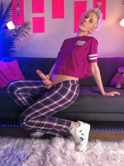 💞 RT if you would like to be fucked by a girl https://t.co/LWlv9YFuGX