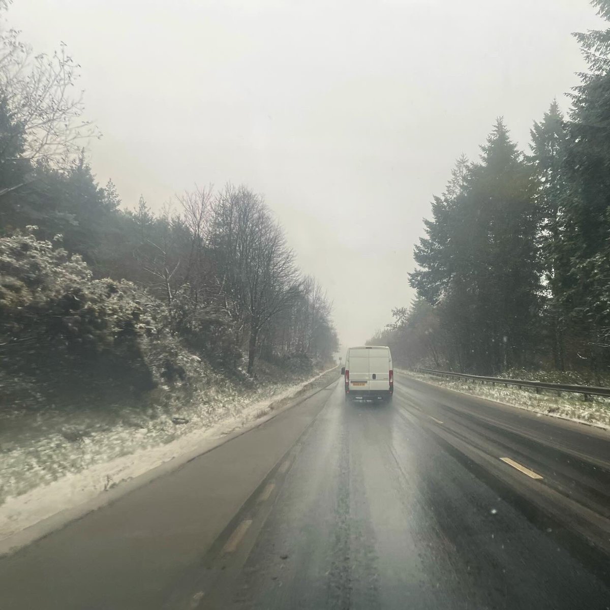 sarahmcquaid's tweet photo. We saw a fair bit of #snow on our way south yesterday, but the roads were clear, & how lovely it was to find ourselves crossing the #TamarBridge into #Cornwall #Kernow — nearly home! Looking forward to my 3rd time at @StertsArts #Sterts #UptonCross #Liskeard TONIGHT & -> https://t.co/zvhC2jVZXL