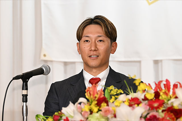 Orix_Buffaloes's tweet photo. 本日12月1日、西川龍馬選手の入団発表記者会見が行われましたので、お知らせいたします。
https://t.co/ND5KMegPJ3
#Bs2023 #プロ野球 #NPB #ORIX https://t.co/wzmakcpxsX