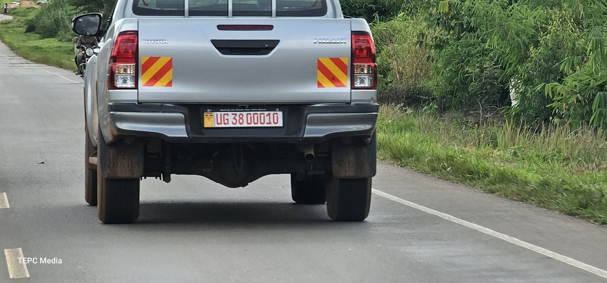 Sudhirntv's tweet photo. I saw this government car with a digital  number plate. I pray there is data showing where it was. https://t.co/jEulk0y8Ob