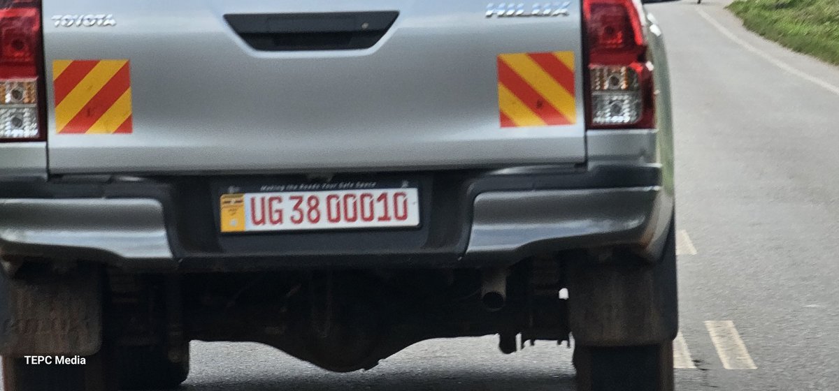Sudhirntv's tweet photo. I saw this government car with a digital  number plate. I pray there is data showing where it was. https://t.co/jEulk0y8Ob