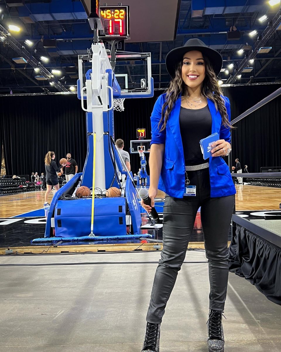 XtinaLynnC's tweet photo. Feeling real blessed right now! First night as emcee for the Osceola Magic and it was a great time! 💙 https://t.co/jWdi1BhIoZ