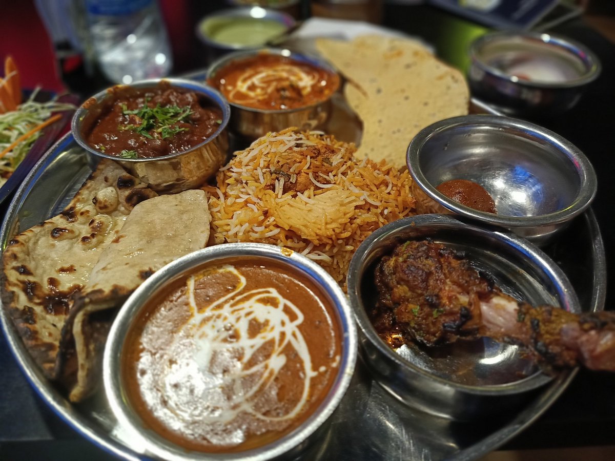 sunayaaa21's tweet photo. ମହାରାଜା ଥାଳି..!! 😋🤤
#kakedaminar #Bhubaneswar https://t.co/gTfFsfu4Ph