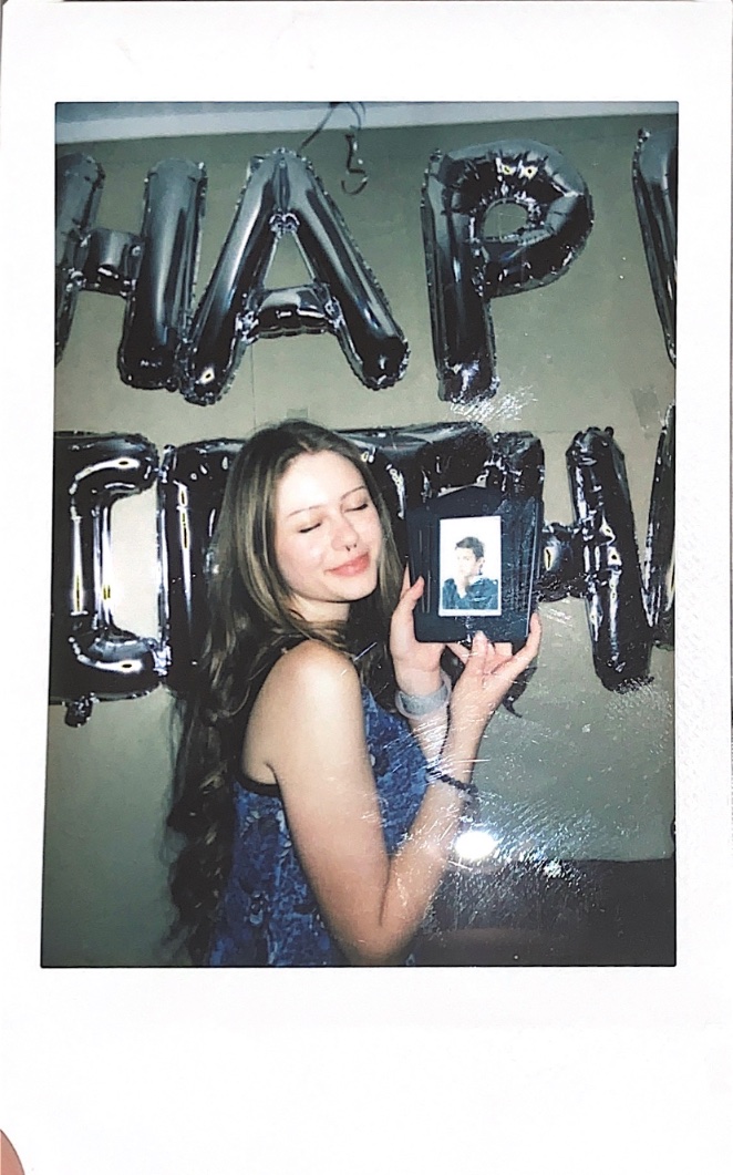 gsrggb's tweet photo. bestie��s birthday party!!! love u so much, happy 21st 🪩🕺🏼📸💿💫 https://t.co/GcoInmQtKD
