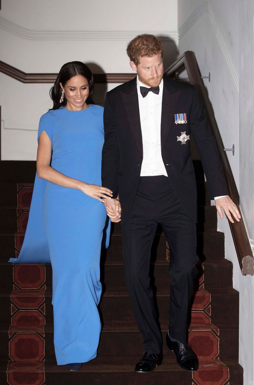 brewerelac's tweet photo. @ianvogler @KensingtonRoyal @RoyalVariety @RoyalAlbertHall @rjmyers @podsave @MirrorRoyal @DailyMirror Looks like Kate's been Markled! 
Kate Middleton wore another tribute to Meghan Markle  

Everyone - even the #PrincessofWales - wants to be just like #QueenMeghanMarkle 

#shesgotthelook https://t.co/gxARgWzPLR