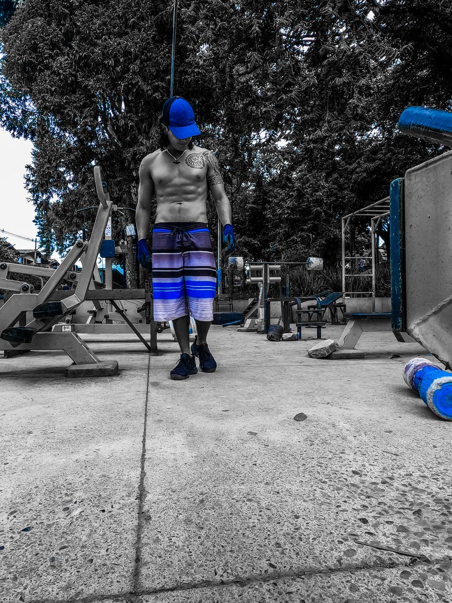 SteveCrazyTv's tweet photo. Blue💙 #blue #nea #stevecrazytv #cap #crazy #tattoo #gym #gympark #aranjuez https://t.co/CLS86UaJYq