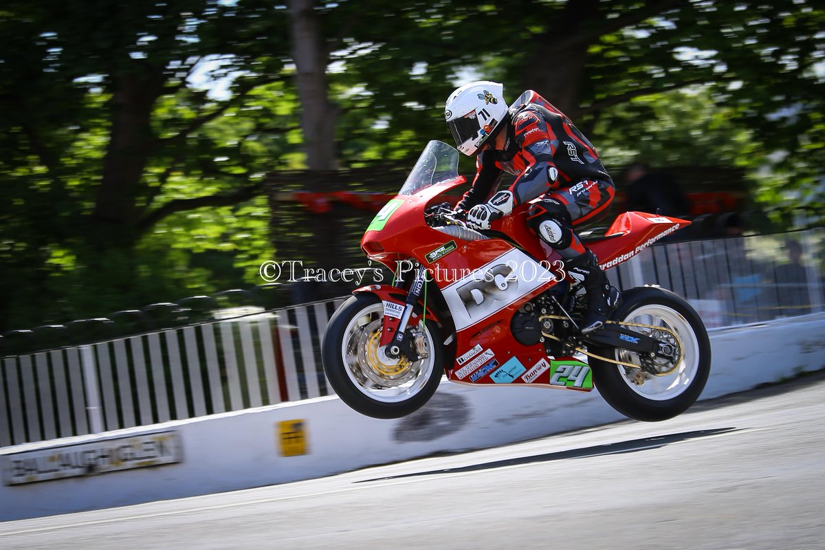 #flyingfriday <a href="/BazRoad/">Baz Furber Road racing</a> <a href="/ravenballaugh/">Raven, Ballaugh </a> It's December... just one moth until we are in a new TT year... #iomtt2024