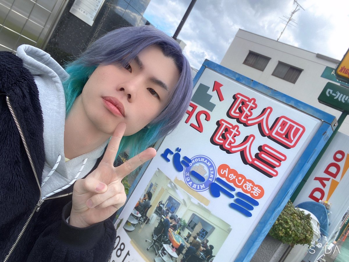 mirei_hiragi's tweet photo. ついに22期前期同期の長野くんが働き始めたということで！！
石橋阪大前にあるミラージュさんに遊びに行ってきました！
めっちゃ真面目に働いてたし卓掃やってるのなんか面白かった笑
山浩さんは残念ながらおらんかったけど！
4.1で協会らしいトップラス麻雀も見せたから満足！
また遊びに行きます！ https://t.co/tRR2uqhXdW