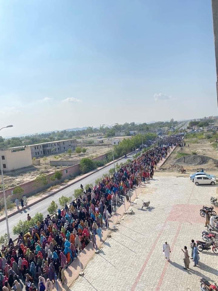 A Baloch mother is stronger than mountains of Balouchistan ♥️
#BalochMissingPersons