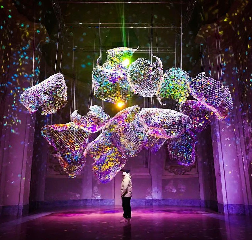 womensart1's tweet photo. Happy December &amp; happy Friday all! 
Thank you for following! 💜

“Unwoven Light” by Korean artist Soo Sunny Park, sculptural installations using glass, wire and light #WomensArt https://t.co/UcfOmXA16o
