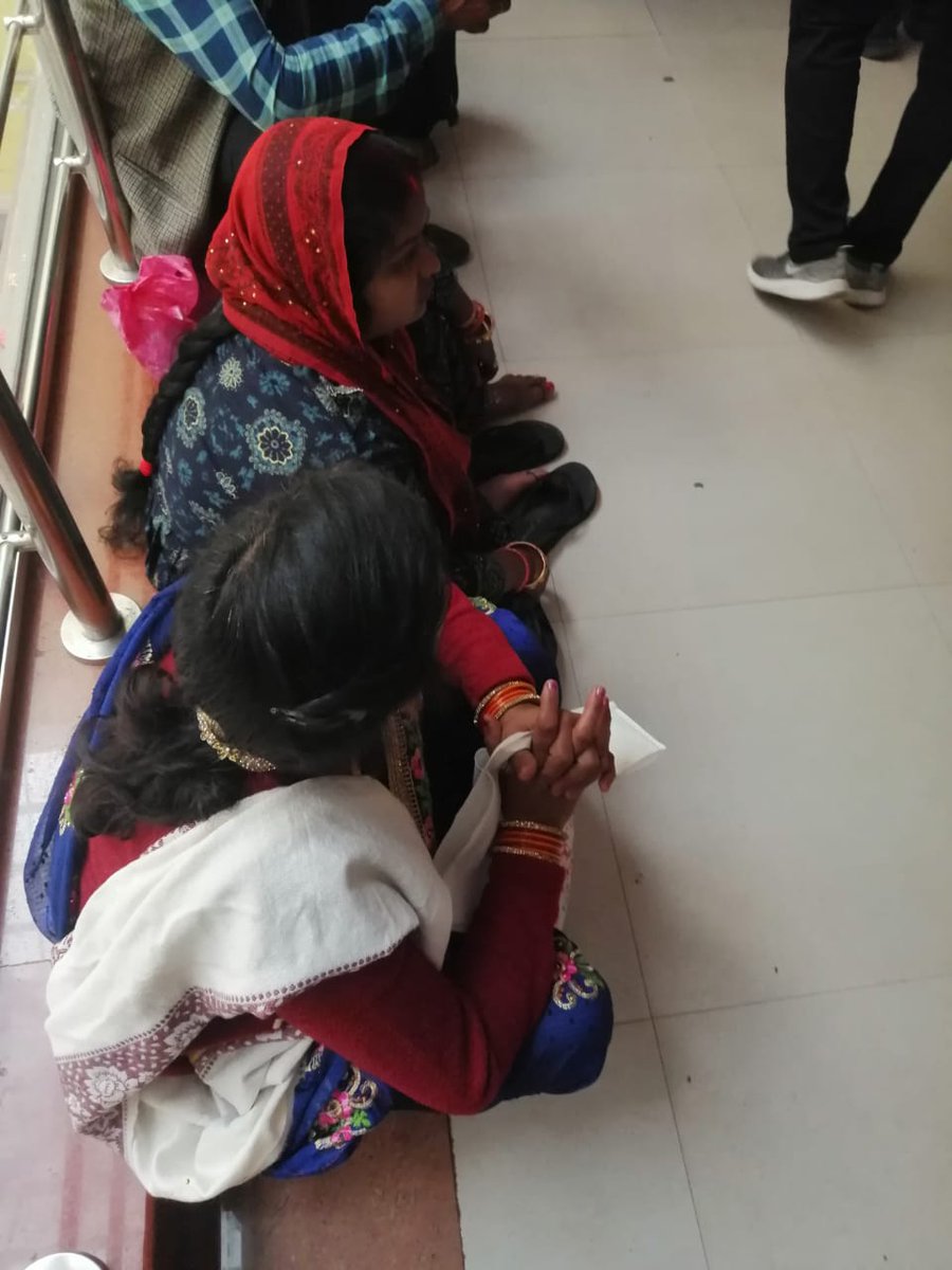 UPRTI112's tweet photo. अस्पताल में गर्भवती महिलाओं के लिए कोई भी सुविधा नहीं दी जाती है स्वास्थ्य मंत्री से अपील है कि कृपया हॉस्पिटल के बारे में संज्ञान लें गर्भवती महिलाओं को सुविधा दी जाए।
@brajeshpathakup @UPGovt  @CMOfficeUP @OfficeOf_MM https://t.co/e3kTqjUXK5