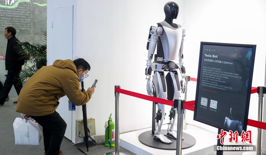 DiarioPovo's tweet photo. A sexta Exposição Internacional de Desenho Industrial da China (#CIIDE, na sigla inglesa) foi inaugurada em Wuhan, província de Hubei, centro da China, na quinta-feira (30), com 22 províncias (regiões autônomas e municípios) e mais de 300 expositores. https://t.co/HLaH8o1FMy