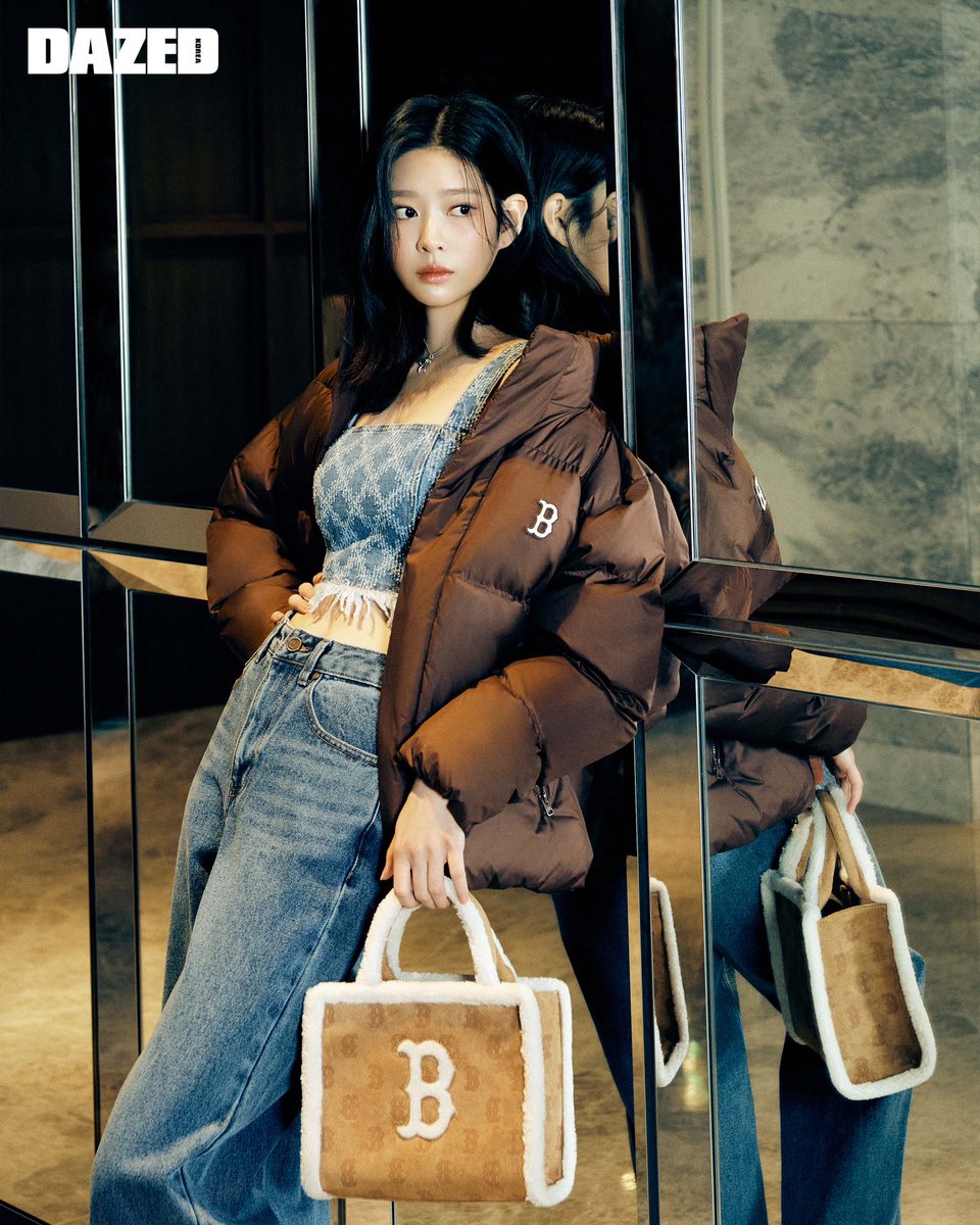 DazedKorea's tweet photo. THE NEW HOLIDAY #협찬

보온성과 스타일, 그 어느 하나 놓칠 수 없는 2023년 연말 모임. 김민주와 MLB가 완성한 힙한 패딩 룩을 참고하자. https://t.co/Dytlrbm6fn