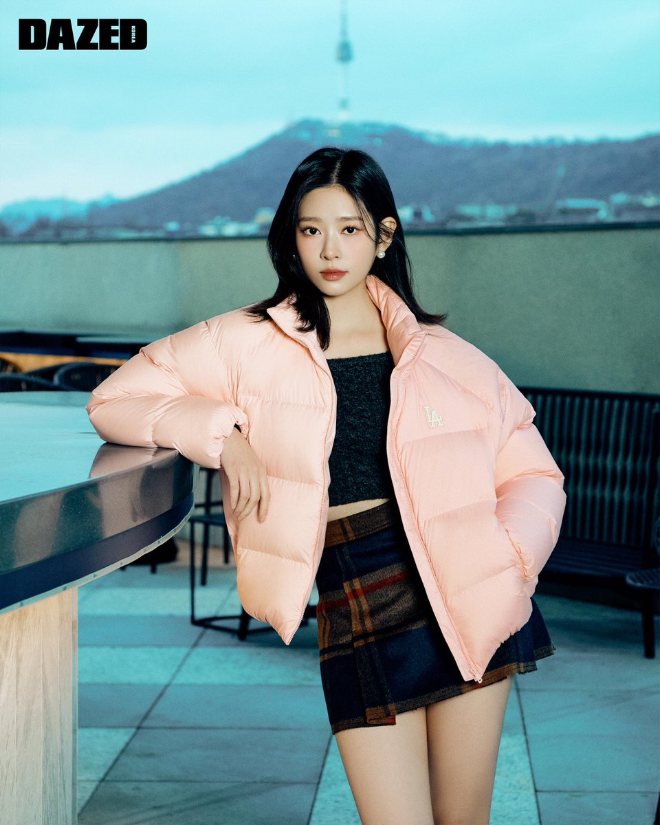 DazedKorea's tweet photo. THE NEW HOLIDAY #협찬

보온성과 스타일, 그 어느 하나 놓칠 수 없는 2023년 연말 모임. 김민주와 MLB가 완성한 힙한 패딩 룩을 참고하자. https://t.co/4e5yAHdBtr