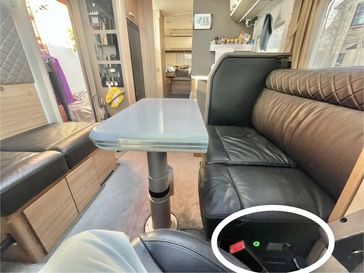 CampSute's tweet photo. BLUETTI ポータブル電源 AC200L
シート下に設置完了しました。
「高さ 幅 奥行」どれをとっても
ここにピッタリ
#BLUETTI
#ポータブル電源
#AC200L
#キャンピングカー https://t.co/dSJ6IRbNfn