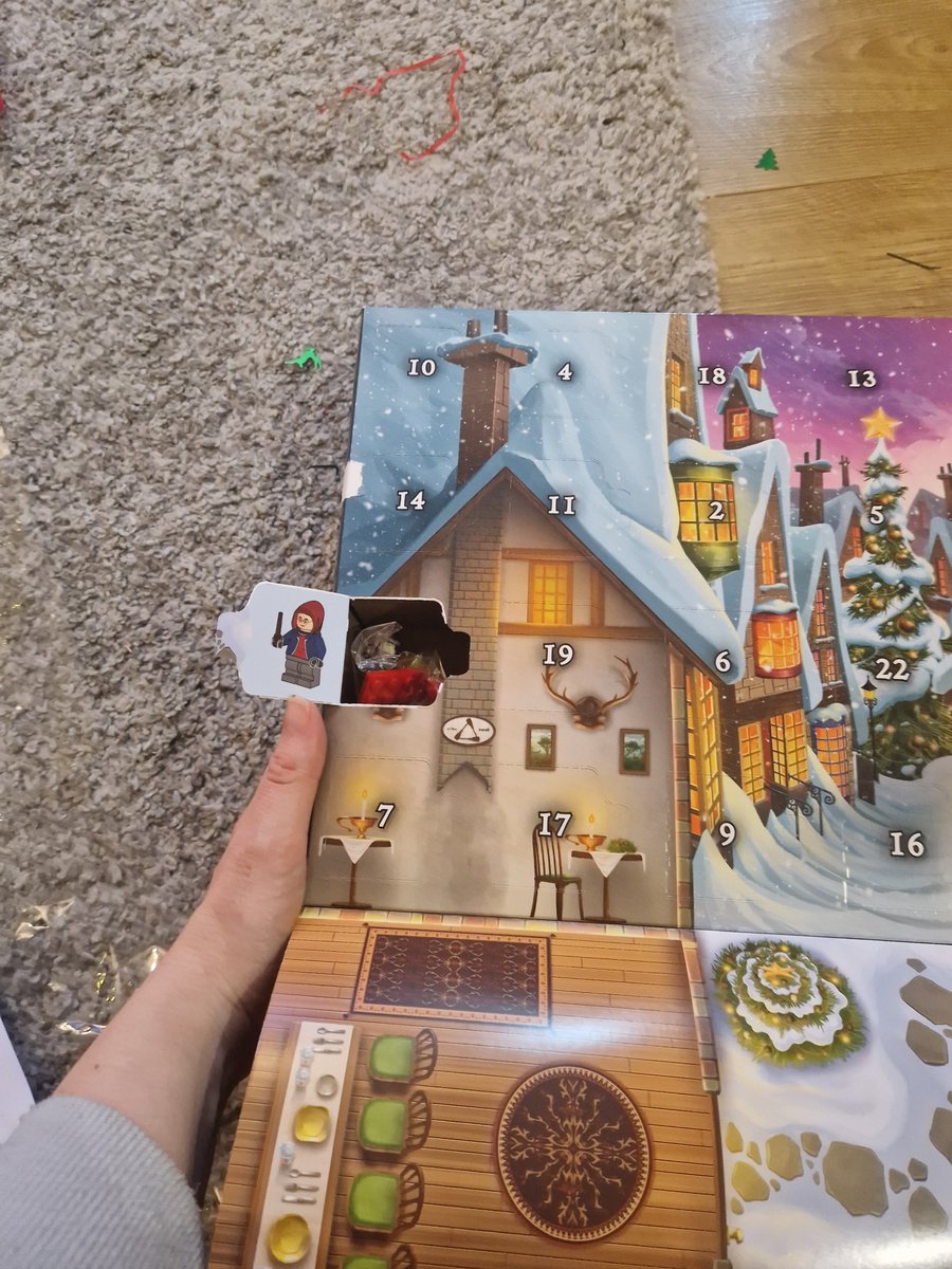 CDF1001's tweet photo. @LEGO_Group great start to advent calendar. No harry potter, and a duplicate red cart. 8 year old is gutted 😔 https://t.co/pOq9xPfIIM