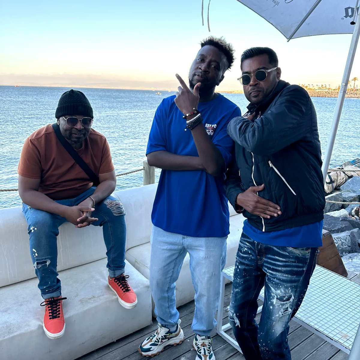 drfeel_'s tweet photo. 🚨HAPPY RELEASE DAY🚨
🌟BUY/STREAM HERE 🌟
https://t.co/naCV21h7JR
@afriindi & @RealSoulstar - Zumayo @drfeel_ Remix
#newmusic #NewMusicAlert #newmusicfriday #2023 #FutureAfro
#afrohouse #electronicdancemusic #housemusic #producer https://t.co/i2ruWVGhsf