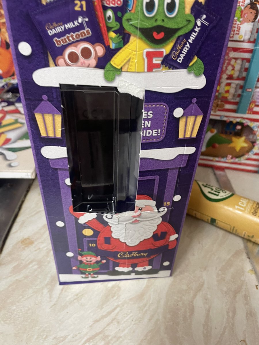 mcswegan's tweet photo. @CadburyUK day one of our advent calendar was empty?? https://t.co/YGvycfgPpt