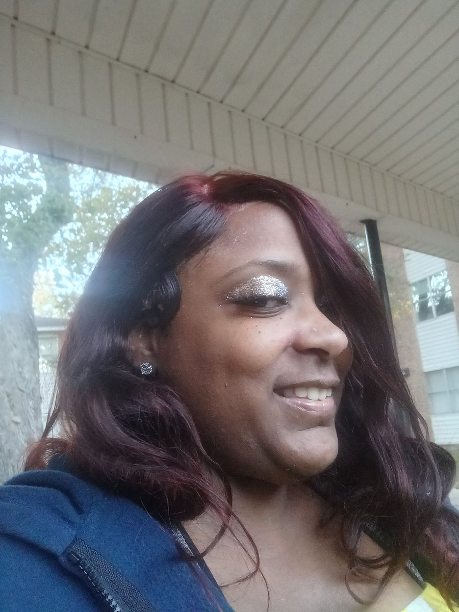 1Queensofpower's tweet photo. Its my birthday month 12/18 #TeamSagittarius #34thbirthday so with that being said I'm taking birthday blessings on cash app all month long my cash app tag $keychainscreations 🥳🎂🎊🎉🎁🎈 https://t.co/ZMzg0wZdFu