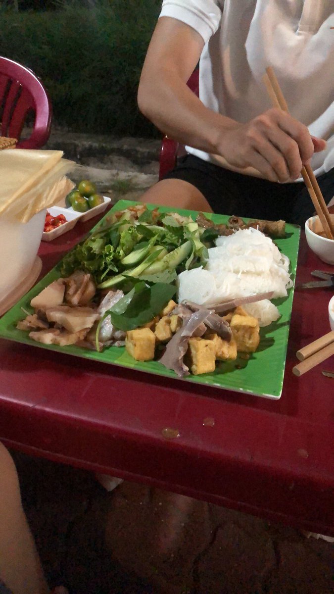 cMinh53368391's tweet photo. Ăn sập Sài Gòn 😂😂
#borntoeat https://t.co/xM9ini2SBD
