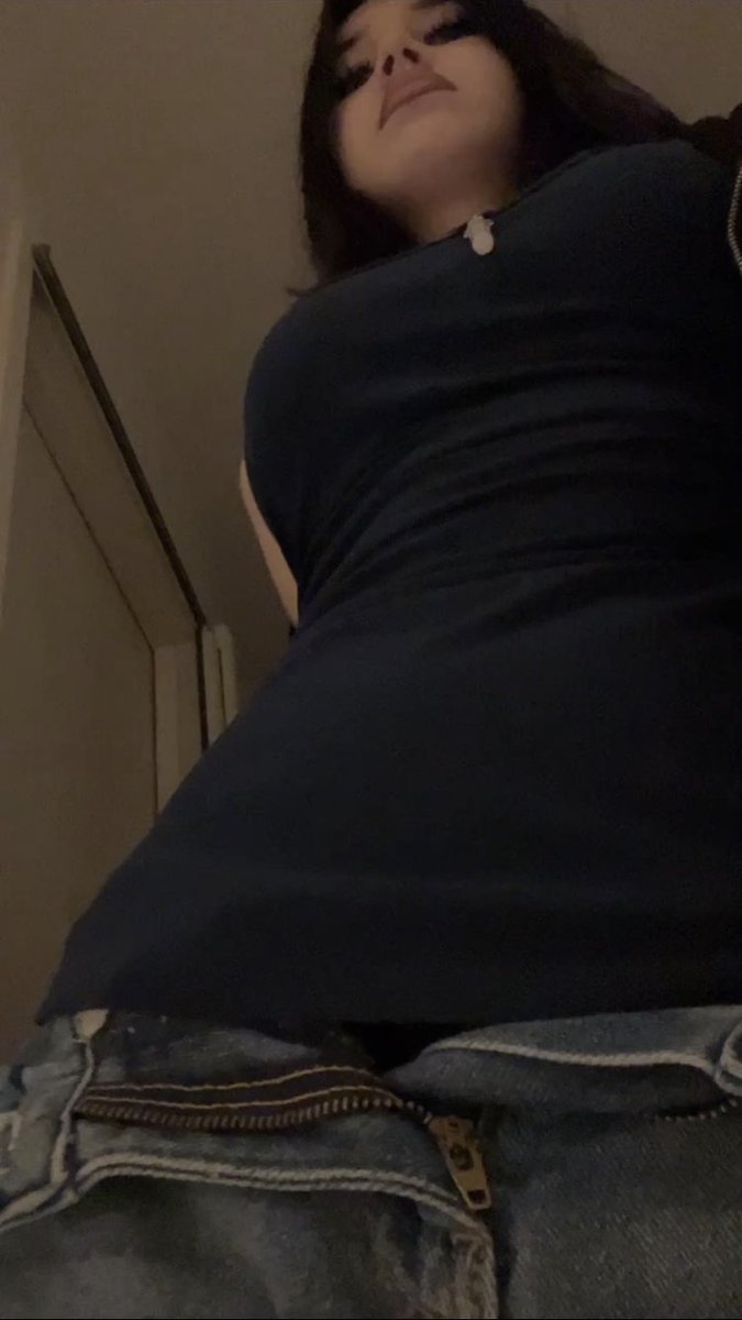 NikkiL0vesU's tweet photo. how i’m going to be looking at some of u losers on here while i’m taking a bbc submit now to me bitch 
#bnwo #bbc #snowbunny #mommy #sissy #loser #owner https://t.co/QSQDYRM8tn