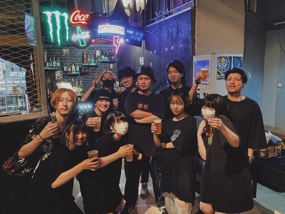Thunder_Snake_A's tweet photo. 本日でThunderSnakeATSUGIは21周年を迎えました！

コロナ禍を乗り越えて、お店が存続したのも皆様のおかげです。
ローカルのライブハウスとしてこれからもかっこいい場所であり続けられるように頑張っていきます。
これからもよろしくお願いいたします！ https://t.co/vdMy3zyemd