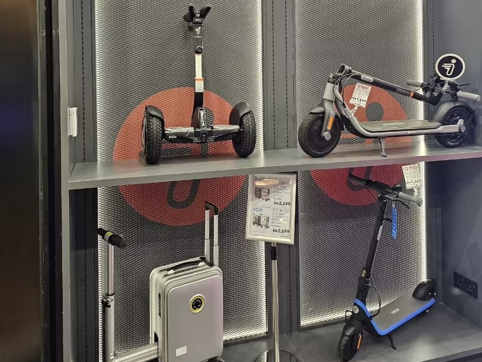 We are thrilled to announce that Segway-Ninebot has opened a new physical store in Malaysia! 🎉 Come and visit us at our location: F1.71A Sunway Pyramid Shopping Mall, 3, Jalan PJS 11/15, Bandar Sunway, 47500 Petaling Jaya, Selangor. 🛴🛵🤖