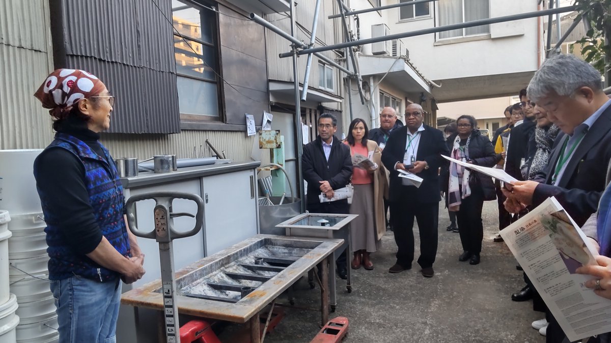 LocalMofa's tweet photo. At the Nihashi Dyeing Factory in @Hamamatsu_PR, diplomats experienced #chusen-dyeing, a dyeing technique👘that had begun in the Meiji period❣All of them completed one work🥰
浜松市 #二橋染工場 では明治時代に生まれた染色技法「#注染染め💫」に挑戦🎶全員で一つの作品を仕上げました💞 https://t.co/Oix7xeP6ud