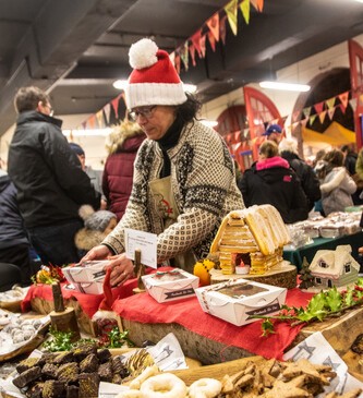 🎄 🎄 🎄 🎄 ☃️ 🎅 🤶 Bore Da. Happy December! We would love to share some of your seasonal  photos of the area- if you have any photos that you are particularly proud of please tag us in @northeastwales so we can share. Diolch/ Thank you