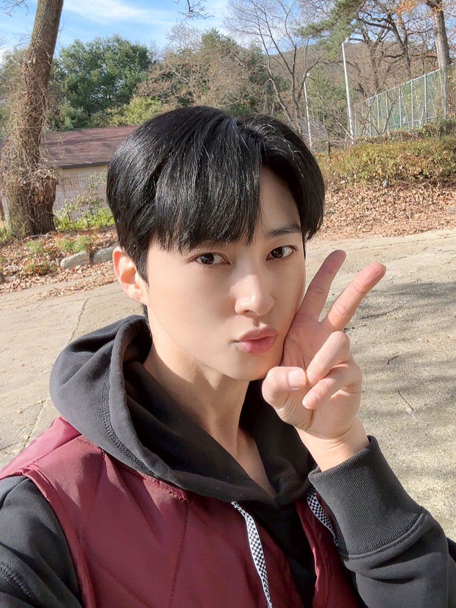 VAV_official's tweet image. [VAV] 에이팀 선물 🎁 

뱀즈 감기 조심! 따듯하게 겨울 보내기❤️‍🔥

#VAV #브이에이브이