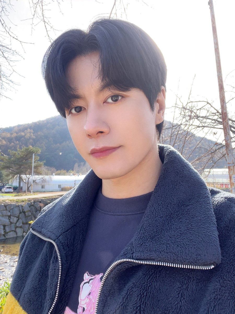 VAV_official's tweet image. [VAV] 에이팀 선물 🎁 

뱀즈 감기 조심! 따듯하게 겨울 보내기❤️‍🔥

#VAV #브이에이브이