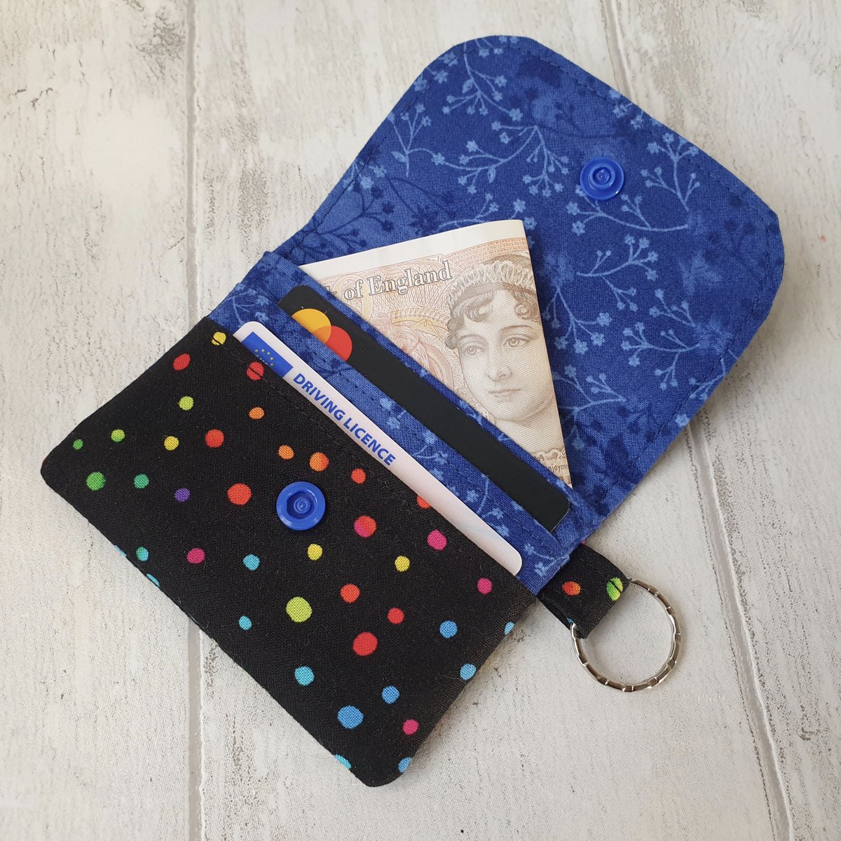 KentHandmade's tweet photo. Morning! This cute keyring card holder purse would make a lovely stocking filler. There's 3 pockets for cards and notes and it fastens shut with a popper. It's in my Etsy shop and I have other colours and styles so please take a look🌈
https://t.co/f7W6TO8Y9N
#MHHSBD #EarlyBiz https://t.co/nFbCHYOwCy