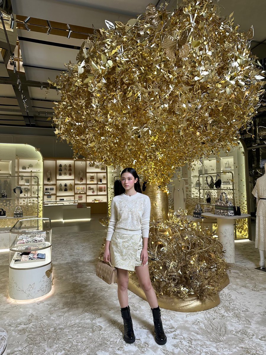 추우니까 따뜻하게❄️☕️ 
#NewJeans #뉴진스 #HAERIN #해린