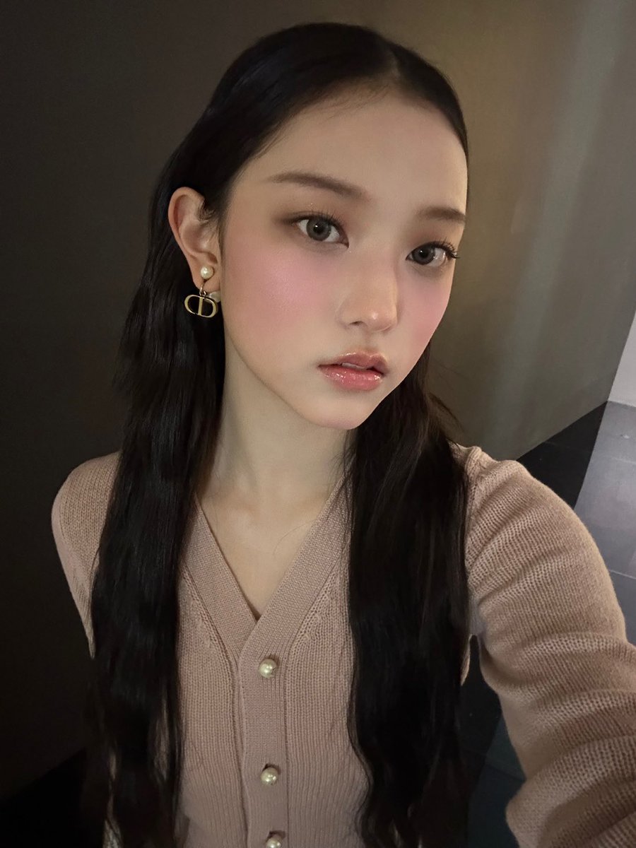 NewJeans_twt's tweet photo. 추우니까 따뜻하게❄️☕️ 
#NewJeans #뉴진스 #HAERIN #해린 https://t.co/hQbjCeaCSH