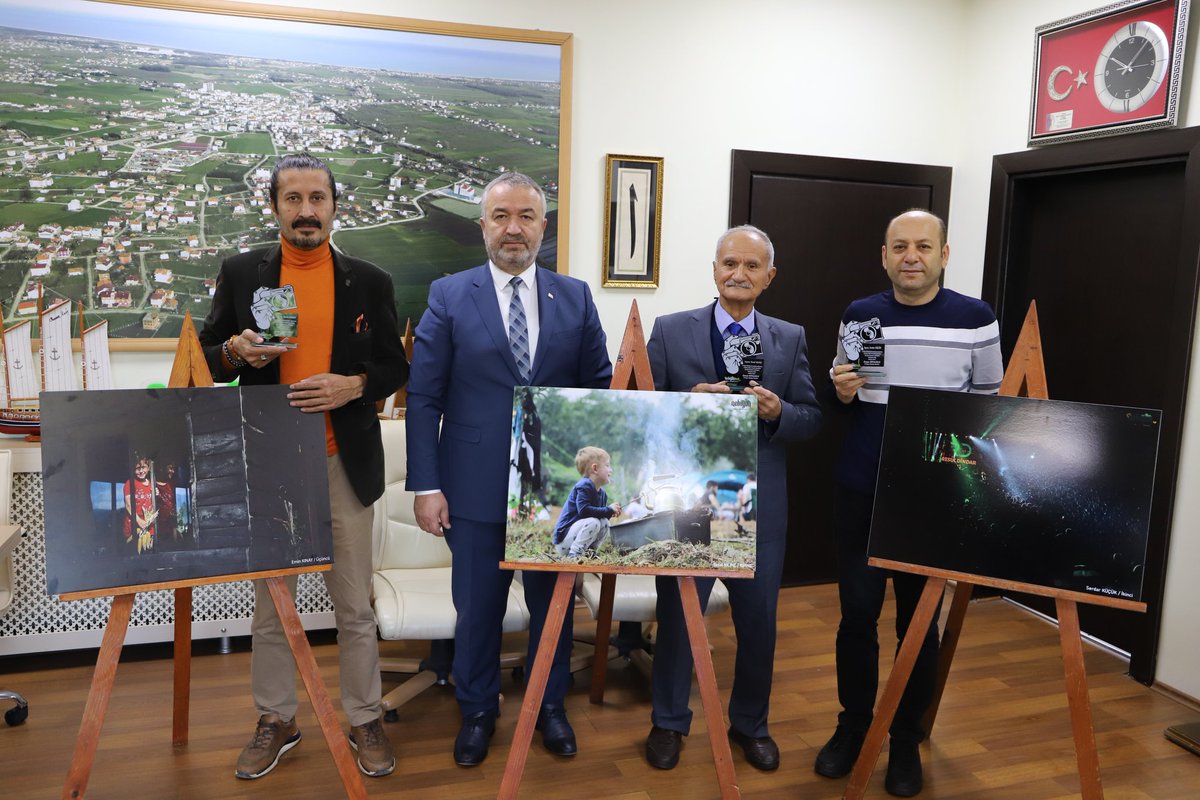 3. Nebiyan Doğa ve Gençlik Festivalimiz kapsamında düzenlediğimiz Foto Maraton Yarışması sonucunda dereceye giren, Yusuf Kılınç, Serdar Küçük ve Emin Kınay 'ı tebrik ediyor, İlçemizin tanıtımına sağladıkları katkılardan dolayı teşekkür ediyorum. 
<a href="/NebiyanFest/">Nebiyan Doğa ve Gençlik Festivali</a>