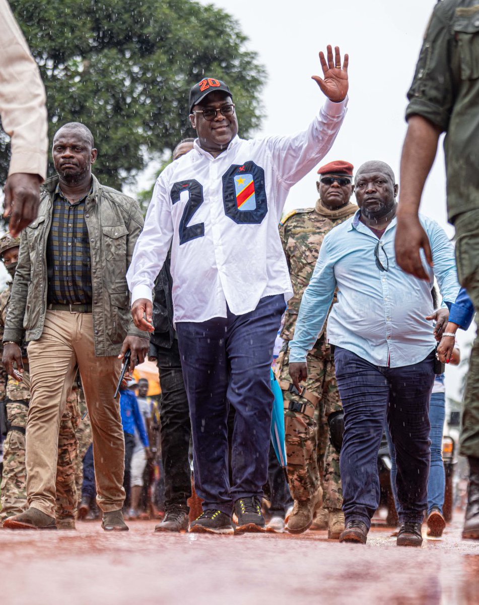 PatrickTetePT's tweet image. #ImageDuJour  : Sous la pluie ou sous le soleil, le candidat numéro 20 avance avec résilience et conviction. 

 @Fatshi20/20 #Buta #BasUele