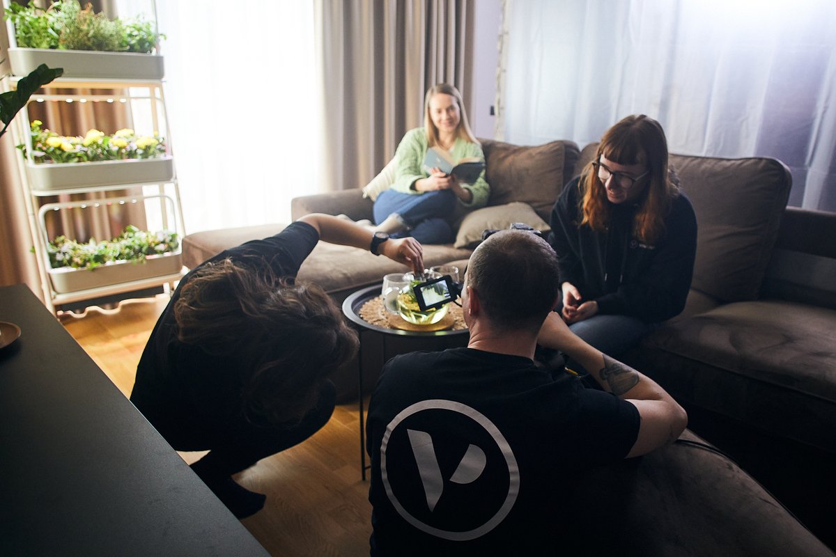 VitaPictura's tweet photo. This year, we produced ads for the food-tech company @clickandgrow, the self-watering Smart Gardens 🌱

@crichmedia of @vitapictura USA recorded the voiceover for the commercial. 🙌

Watch the video in the thread below ⬇️
.
.
#vitapictura #clickandgrow #indoorgardening #foodtech https://t.co/kRoM0gz4TI