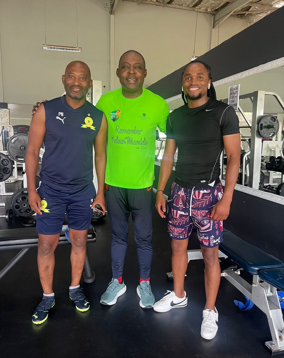 Getting ready in gym for tomorrow ⁦@siphiweshabba⁩ ⁦@RealPeterNdlovu⁩ #AfricanLegends #Chipolopolo #Legends #Heroes Stadium 🇿🇲