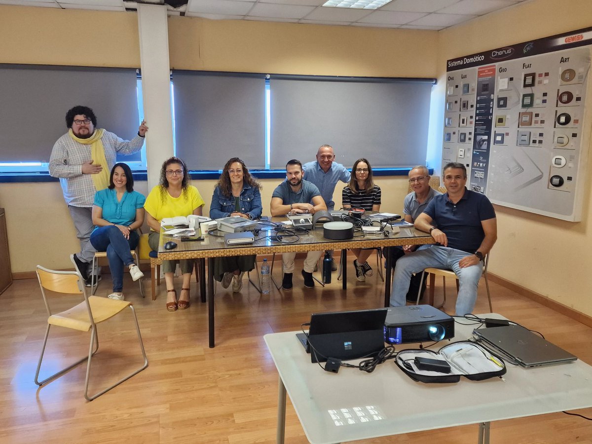 #Continuamos formándonos para mantenerte al día de las novedades del sector, hoy con <a href="/gewiss_iberica/">GEWISS Ibérica</a> y su nuevo catálogo de Performance IN Lighting (PiL) de la mano de José Ángel Macarro, Responsable del Desarrollo de Negocio de PiL.