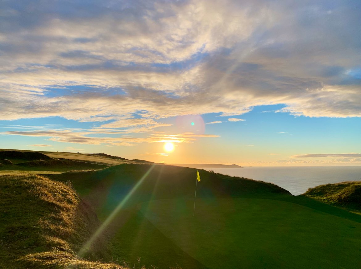 A cold (but miraculously frost-free) start to what should be a fabulous day to #playthebay. Golf Course FULLY OPEN; no buggies allowed today but trolleys are permitted. Wrap up warm and above all… enjoy! 🏌️‍♂️☀️⛳️ <a href="/PLsportsnews/">PlymouthSportsNews</a> #SWGolf #stateofplay #cornwallgolf