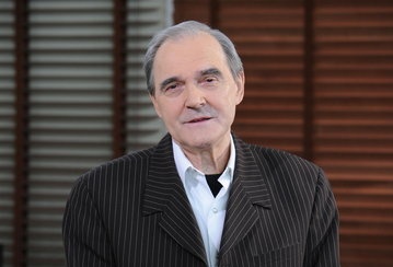 KtoUmarl's tweet photo. Cezary Szczygielski (82) - aktor estradowy, filmowy i telewizyjny. Ostatnio grał w serialu HBO "#BringBackAlice", wcześniej miał na koncie wiele ról epizodycznych i drugoplanowych m. in. w serialu "Klan". Ojciec pisarza i dziennikarza Marcina Szczygielskiego. https://t.co/ZMkWOIrI1U
